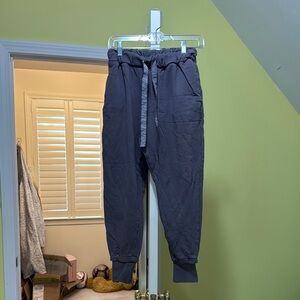 Gymshark women’s joggers / sweatpants. Size small, purple